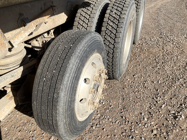 #1105-•-2005-international-5500i-6x4-dump-truck-(has-mn-title)-image-13