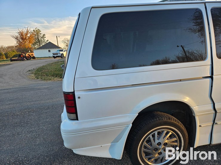 1994-dodge-grand-caravan-image-16