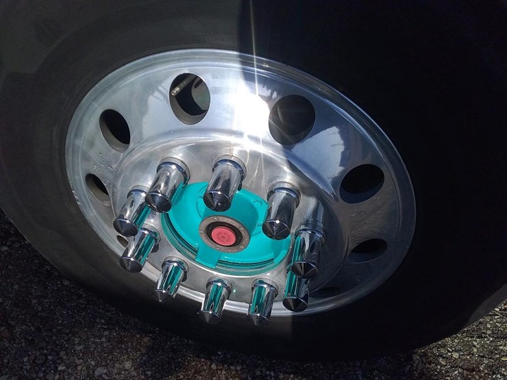 1996-freightliner-fld120-image-34