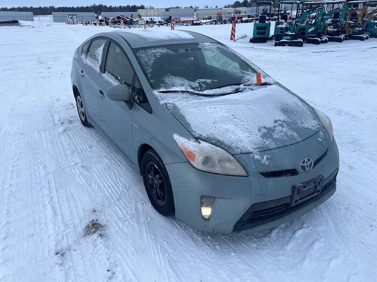 #1155-•-2013-toyota-prius-hybrid-(has-mn-title-in-delay)-image-4