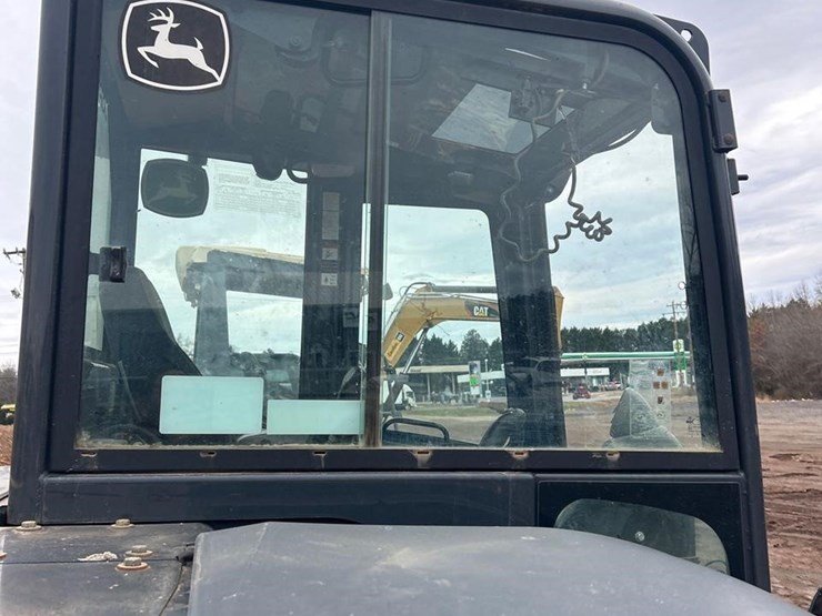 2029-deere-60g-image-23