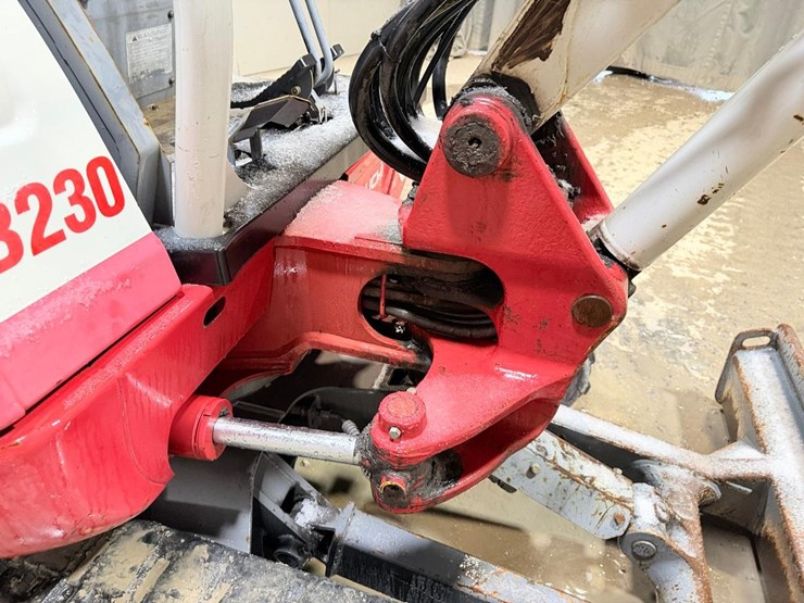 takeuchi-tb230-image-25