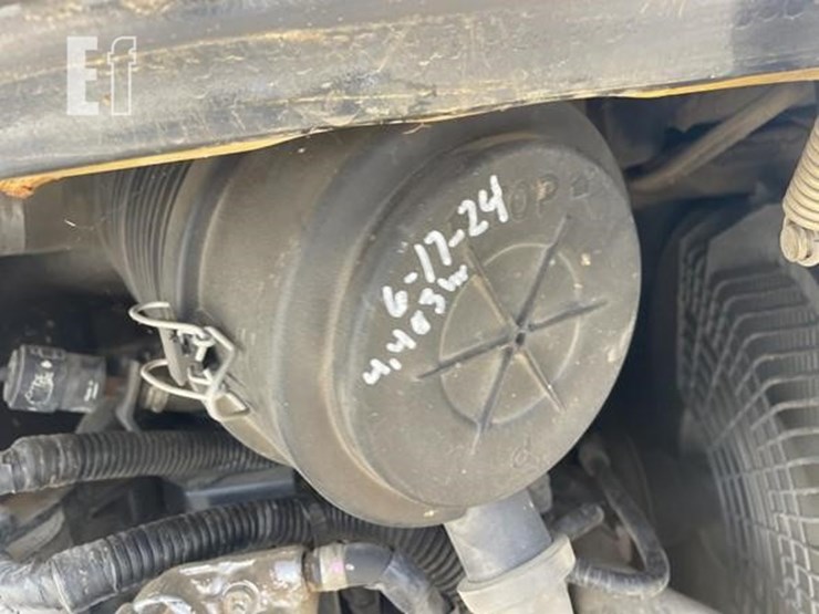 2012-deere-35d-image-14