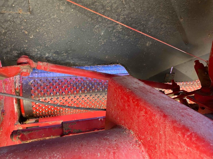 new-holland-644-image-36