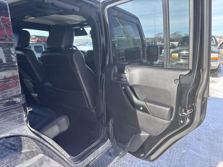 2012-jeep-wrangler-image-17