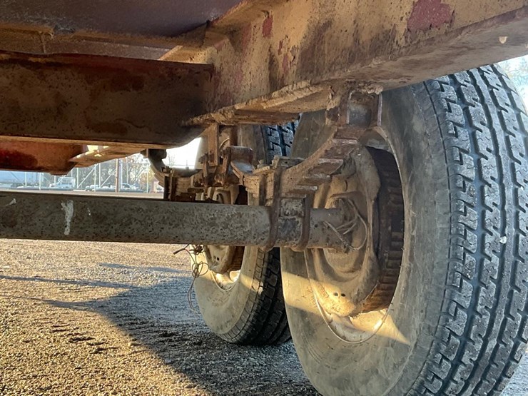 #2300-•-sawdust-trailer-image-34