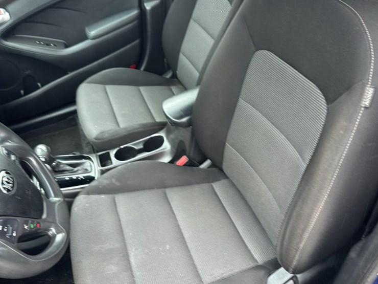 #2051-•-2017-kia-forte*-image-26