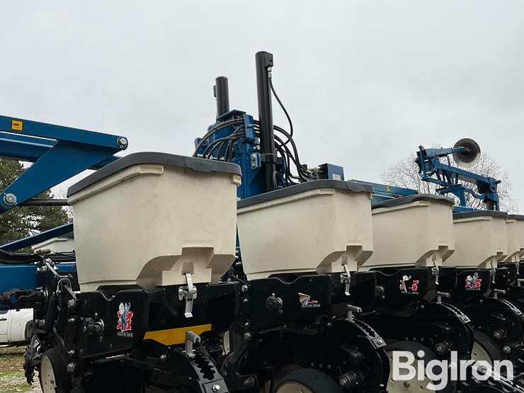 2012-kinze-3600-image-11