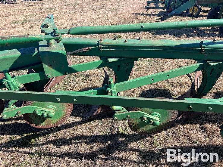 john-deere-8-image-15