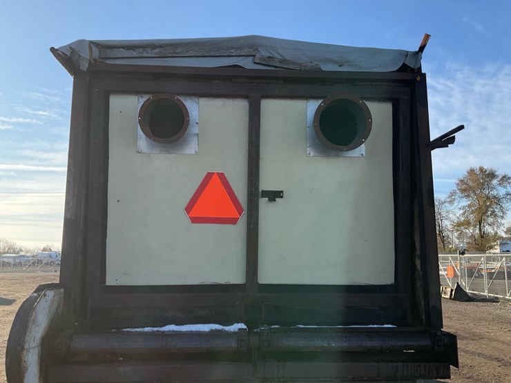 #2300-•-sawdust-trailer-image-30