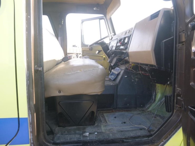 international-4900-image-15