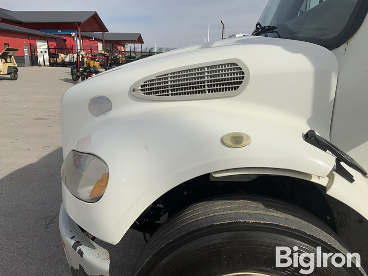 freightliner-m2-106-image-18