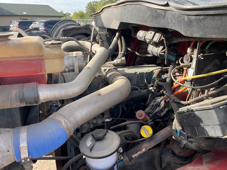 international-7400-image-23