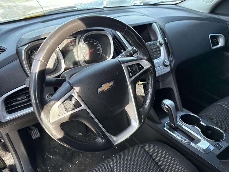 2015-chevrolet-equinox-lt-image-14