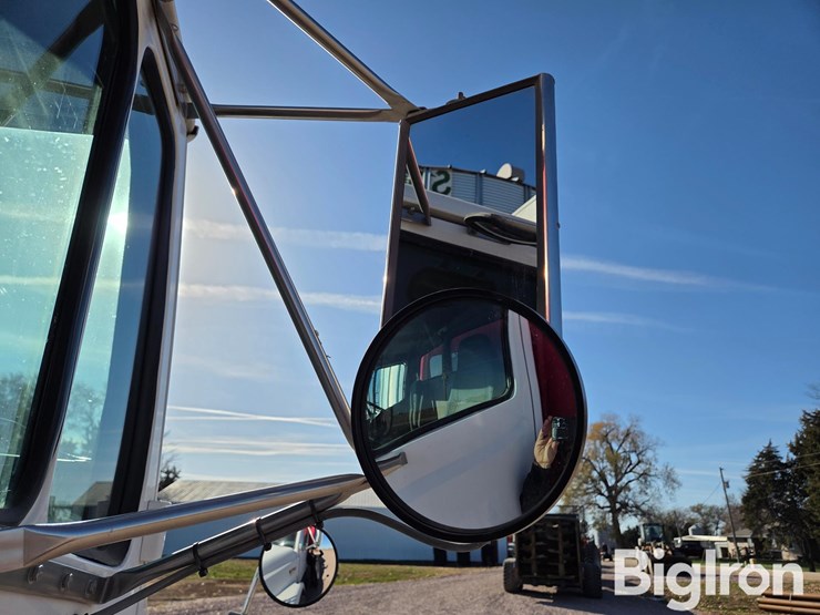 2003-freightliner-fl80-image-17