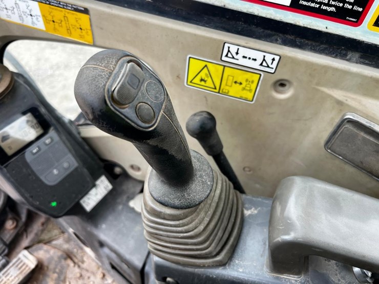 2010-john-deere-60d-image-30