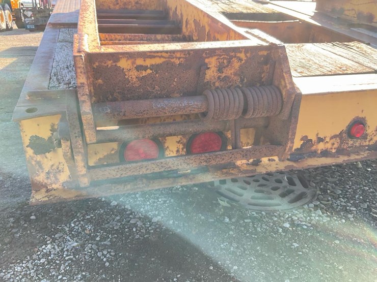 #2100-•-1967-beaver-flatbed-semi-trailer-image-29