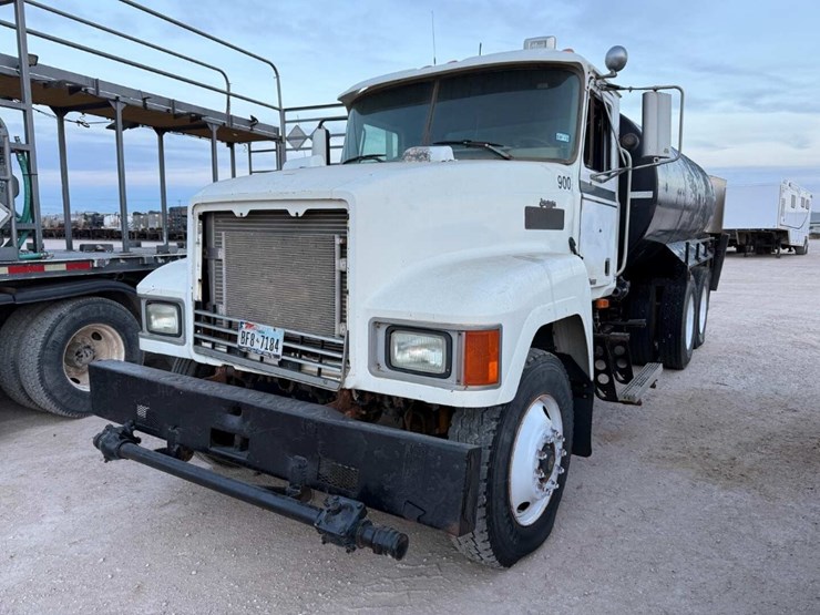 2004-mack-ch613-image-1