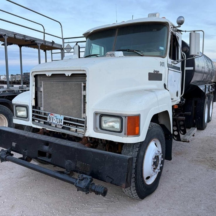 2004 MACK CH613