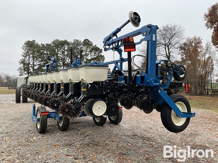 2012-kinze-3600-image-7