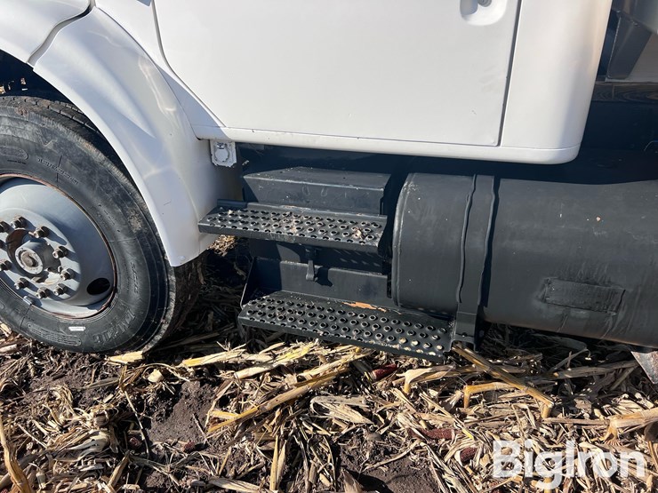 international-4900-image-17