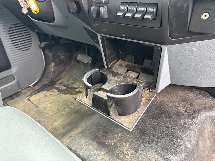 ford-f550-xl-image-25