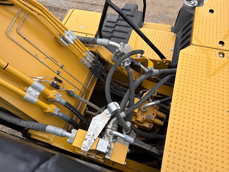 caterpillar-330-image-30