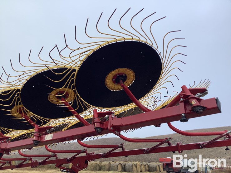 2018-new-holland-14-image-18