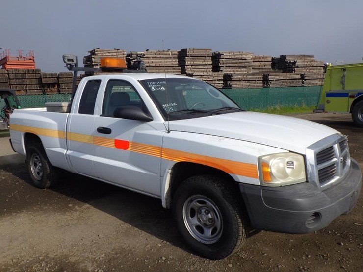 2007-dodge-dakota-image-2