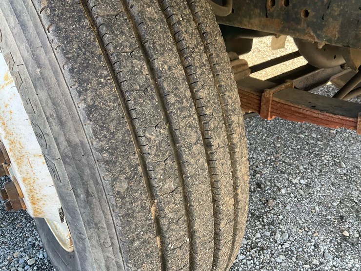 2001-international-4900-image-63