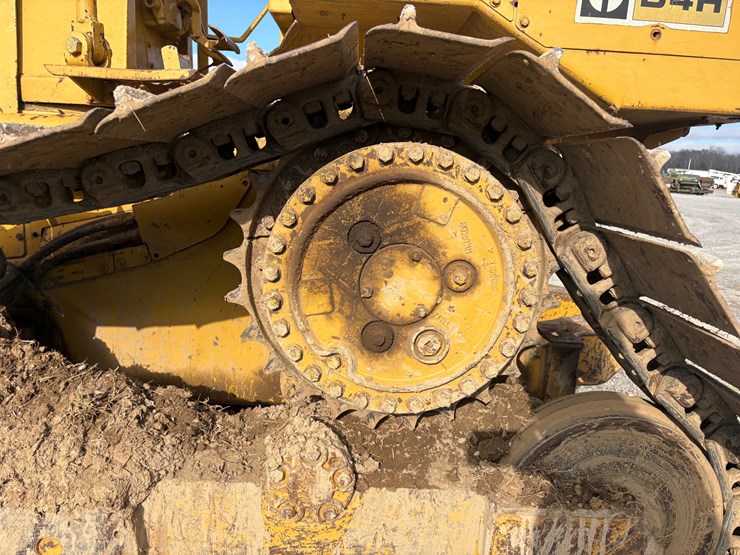 caterpillar-d4h-image-13