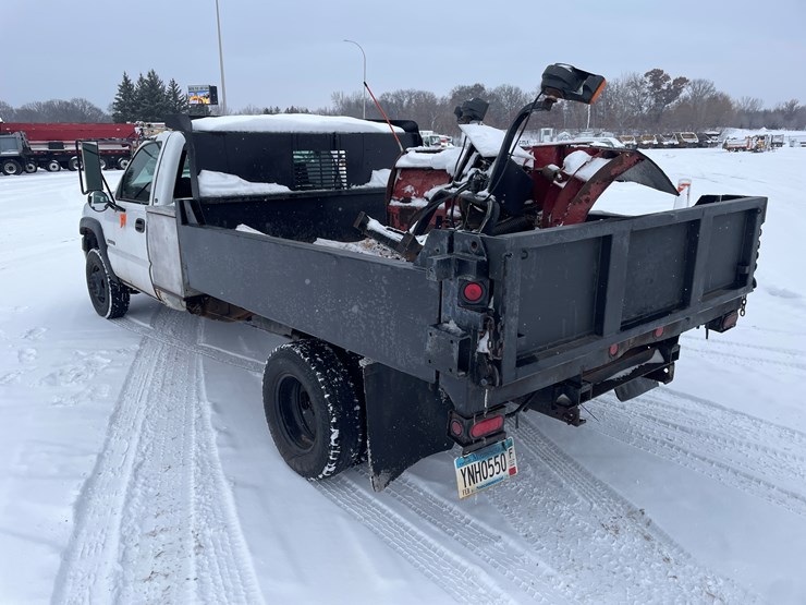 #1169-•-2001-chevrolet-3500-dump-box-truck-(has-mn-title)-image-2