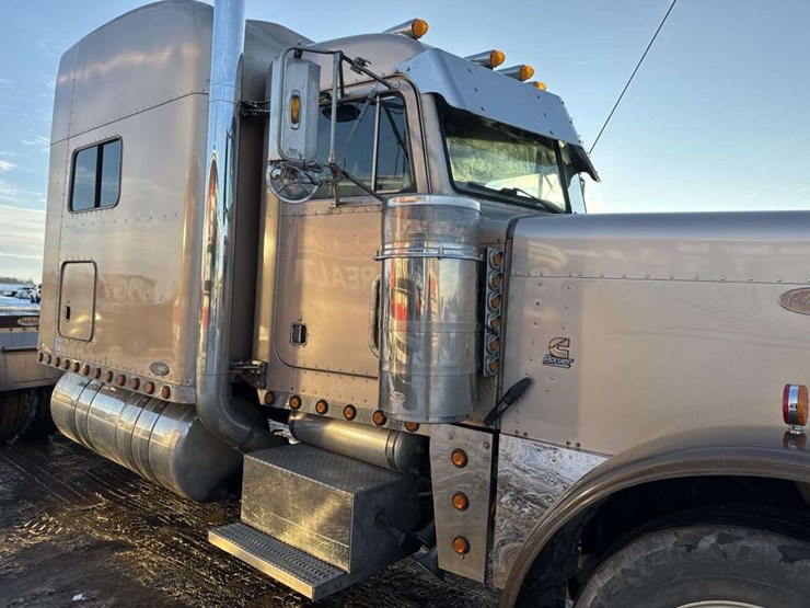 2001-peterbilt-379-image-24