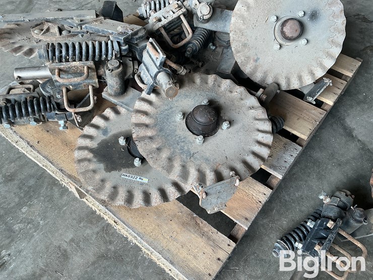 yetter-fertilizer-opening-disks-image-14