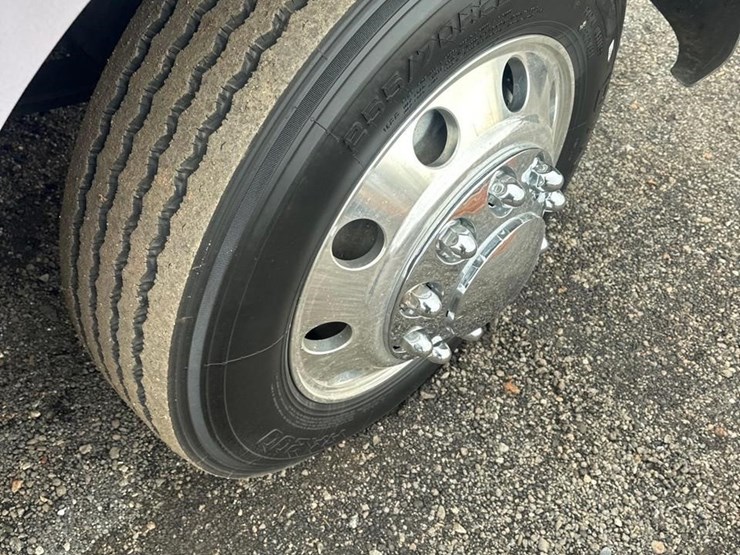 peterbilt-337-image-13