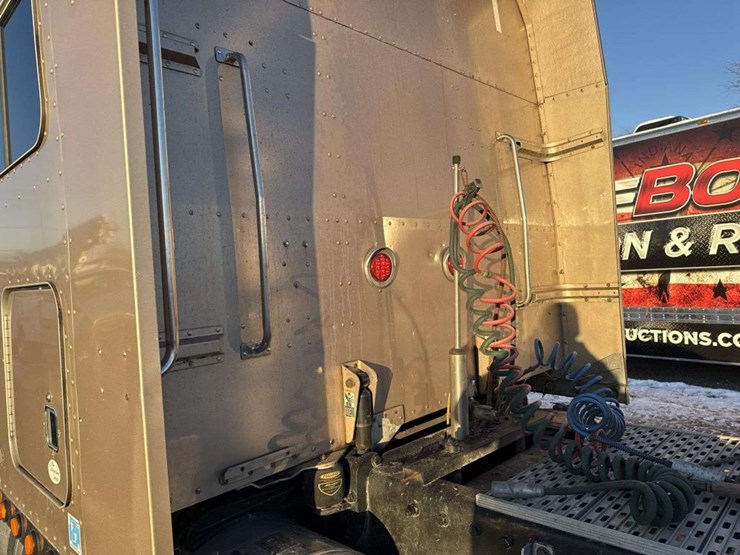 2001-peterbilt-379-image-12