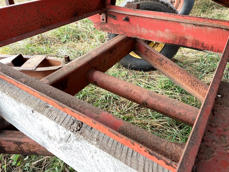 #205-•-j&m-gravity-box-on-running-gear-(boyceville,-wi)-image-23