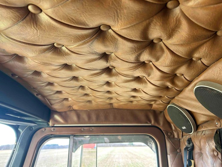 western-star-4964f-image-71