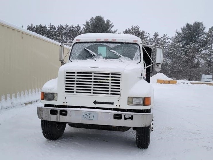 international-4900-image-6