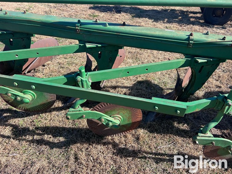 john-deere-8-image-13