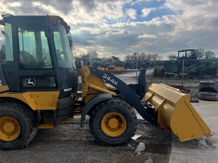 deere-244k-image-17