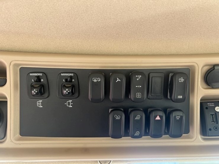 #155-•-2023-steiger-500rt-cvt-image-41