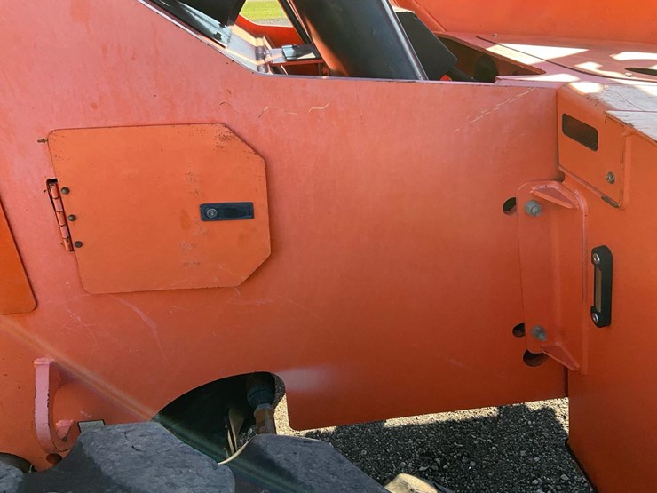 2016-sky-trak-6042-image-47