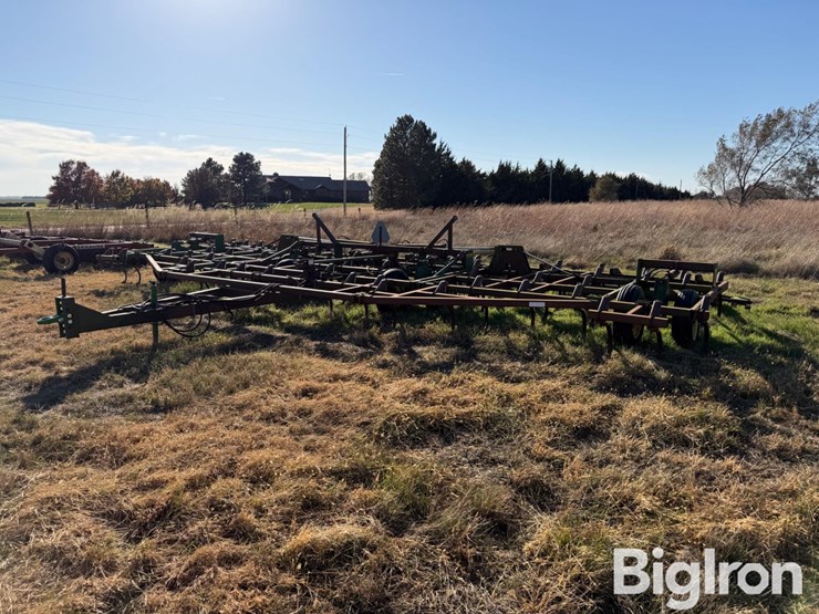 john-deere-32-image-3