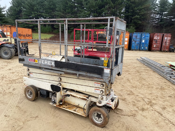#301-•-terex-scissor-lift-image-3