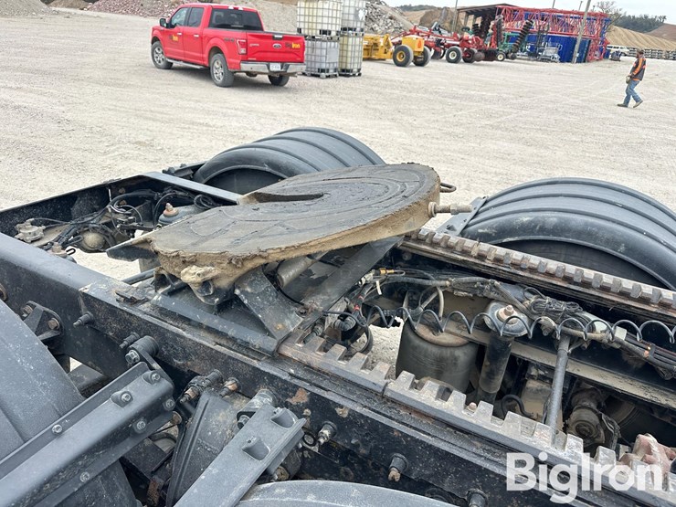 2016-peterbilt-389-image-10