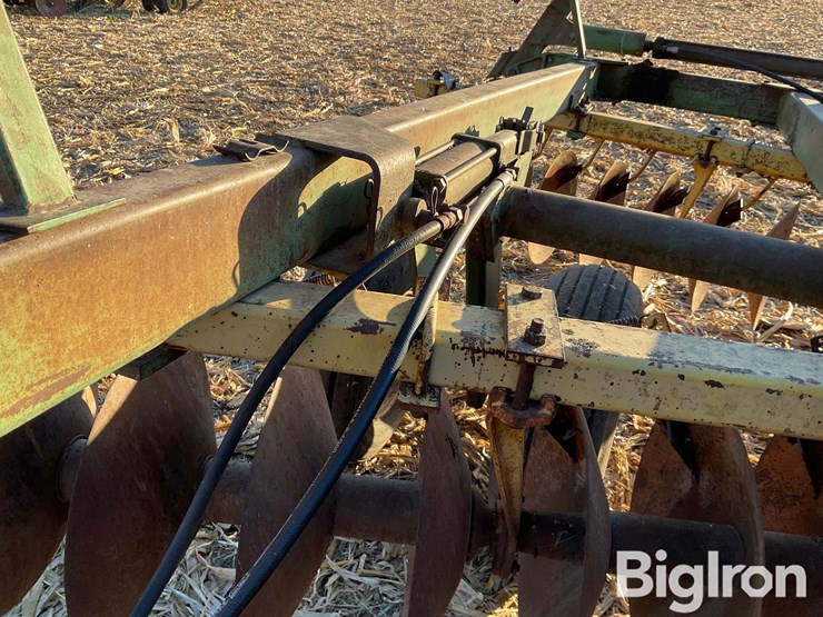 john-deere-230-image-15