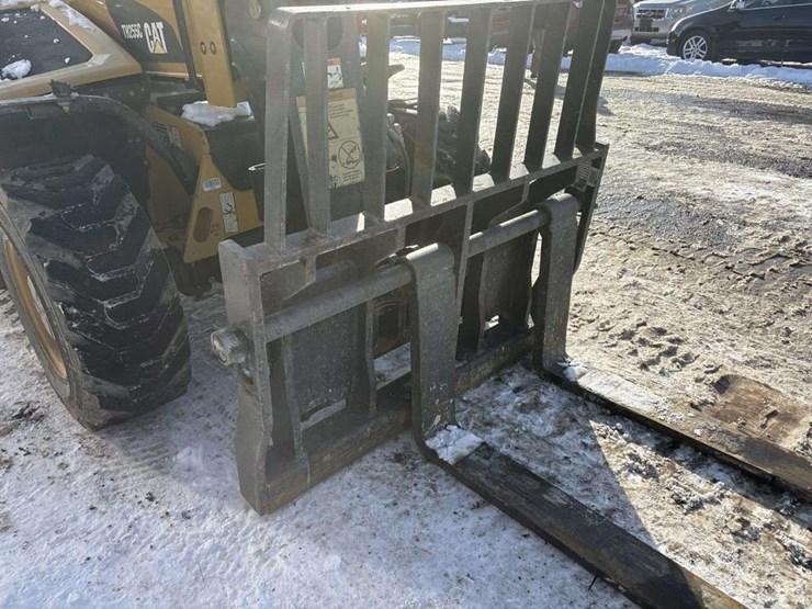 2019-caterpillar-255-image-12