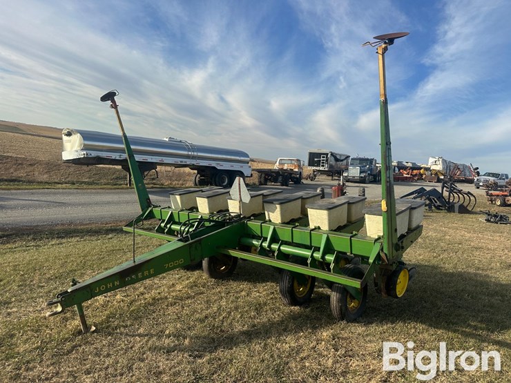 john-deere-7000-image-1