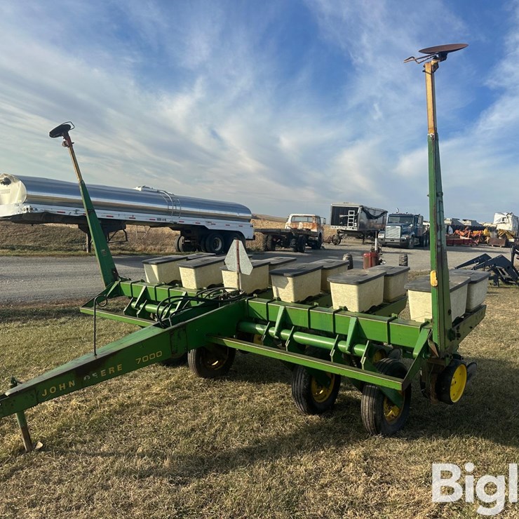JOHN DEERE 7000